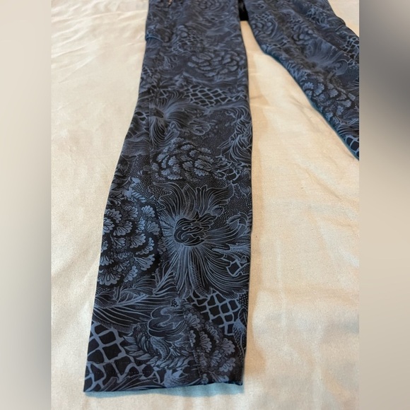 Lululemon Run On Tight (25") - Picture 7 of 10